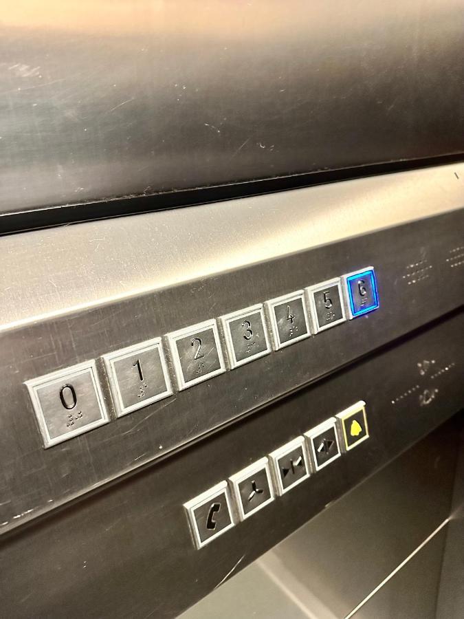 Super Beauty Metro Wifi 65'Tv Netflix Hbo Appletv+ Lägenhet Warszawa Exteriör bild
