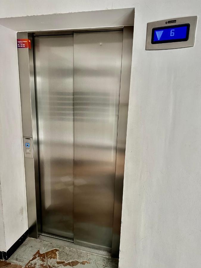 Super Beauty Metro Wifi 65'Tv Netflix Hbo Appletv+ Lägenhet Warszawa Exteriör bild
